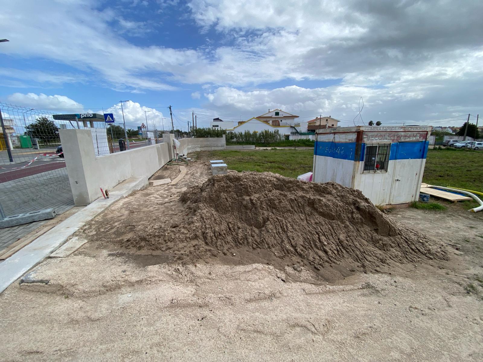 Vista geral do terreno em preparação